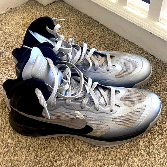 Nike Hyperfuse Basketball Shoes 2012 Sz 12
